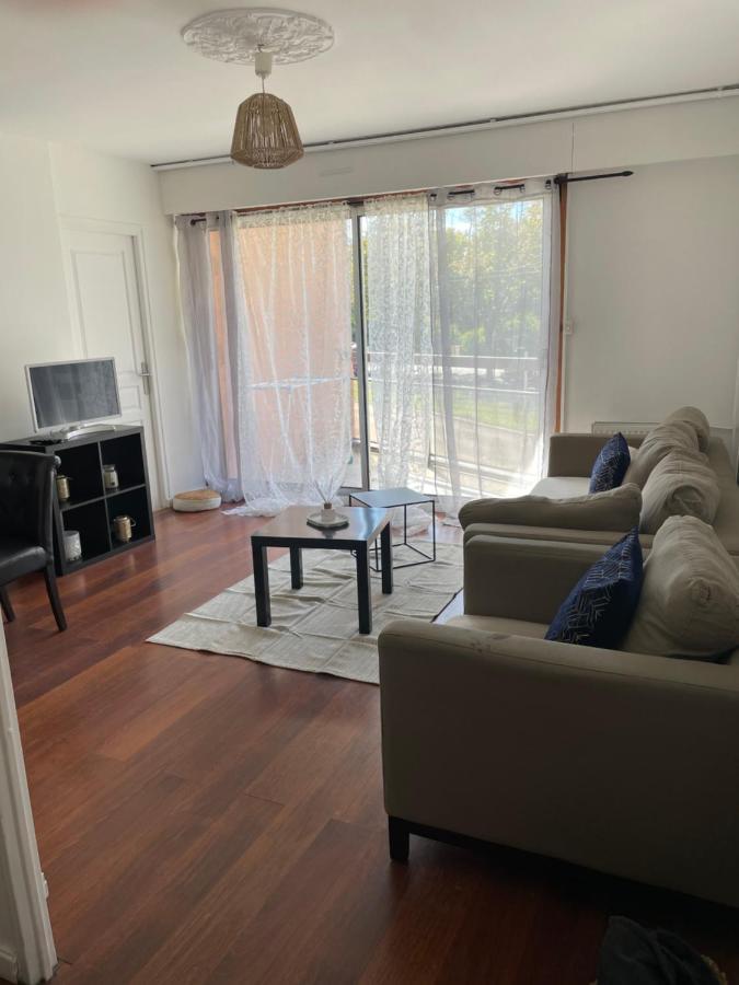 Appartement 2 Chambres Avec Parking Prive Gratuit Дижон Екстериор снимка